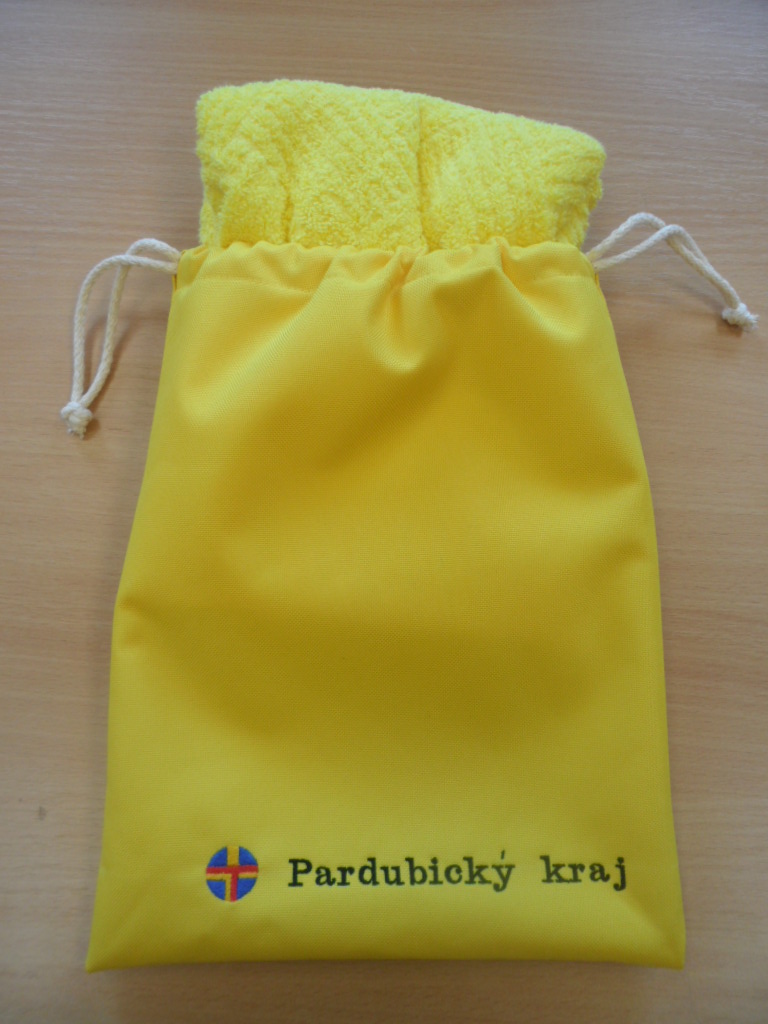 Sáček s ručníkem s logem
